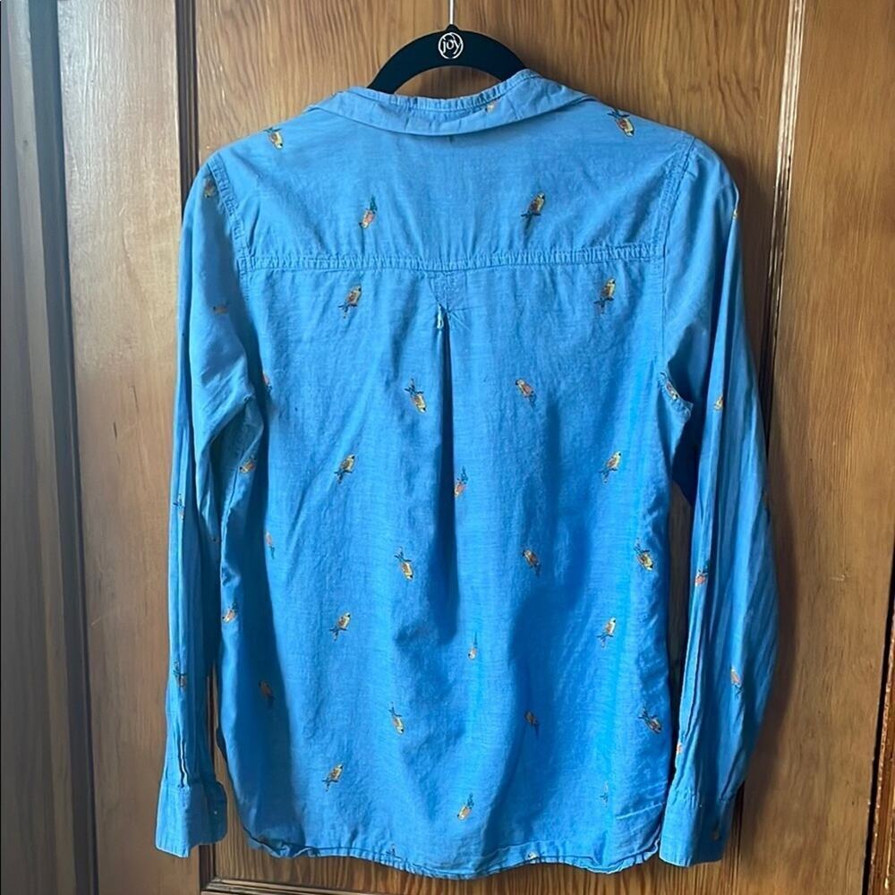 Old Navy “The Classic Shirt” Button-Up Shirt Chambray with Printed Parrots - Picture 4 of 5